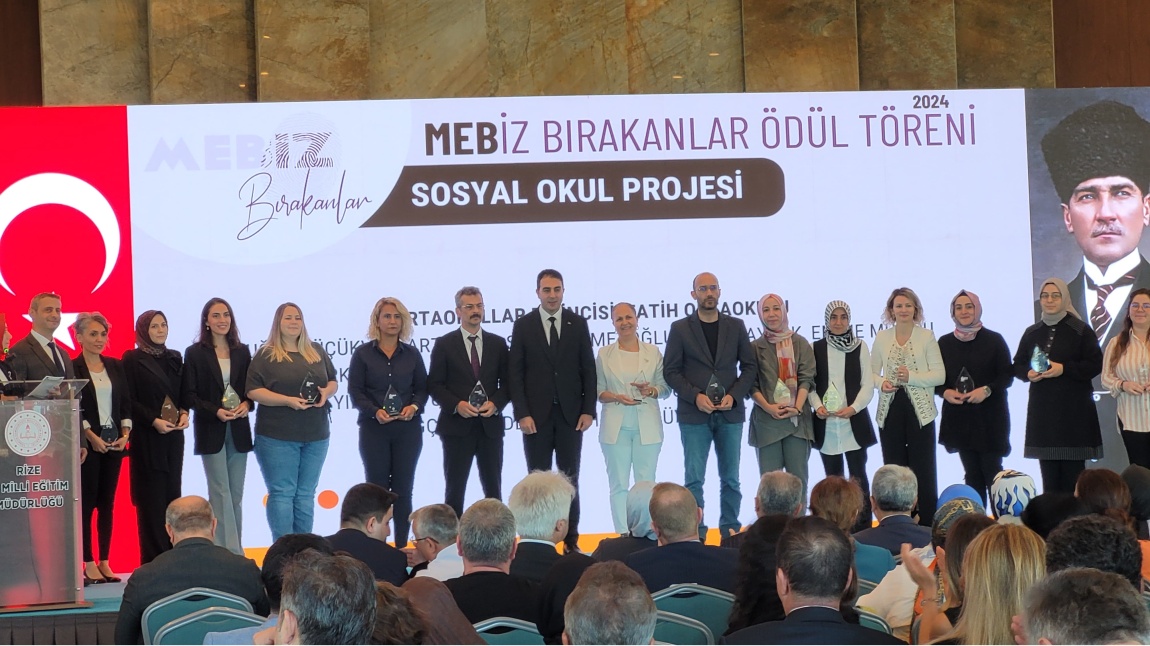 Rize'de Eğitime İz Bırakanlar Ödül Töreninde Başarılarımız Ödüllendirildi